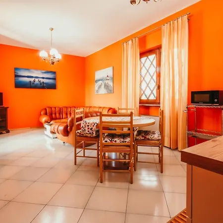 La Quiete - Lakeside Leisure & Business Apartament Arona